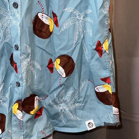 NWT Men’s Free Planet Buttons Down Short Sleeves Coconut Tropical Shirt Medium - Picture 2 of 7